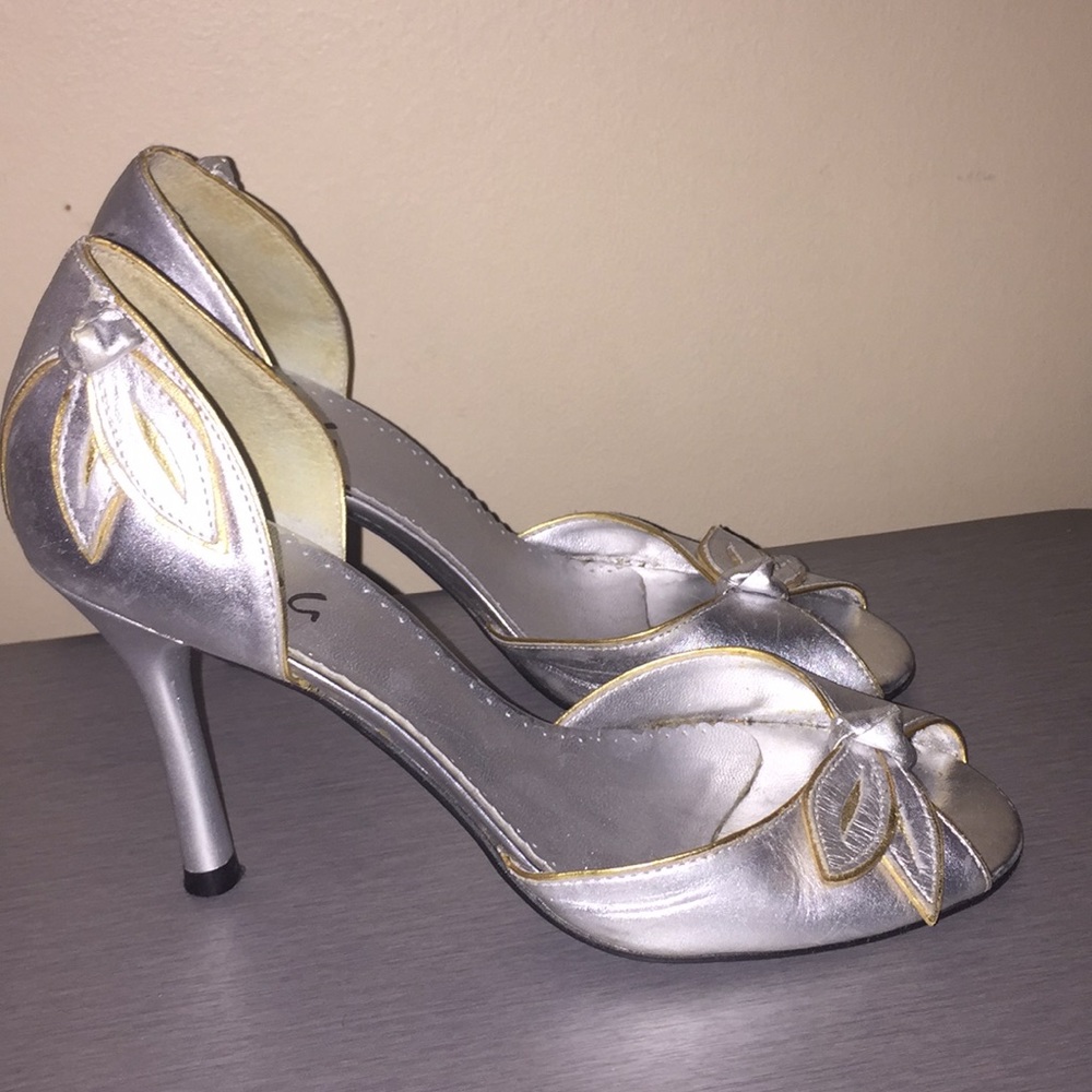 BCBG Paris Silver Leather Pumps